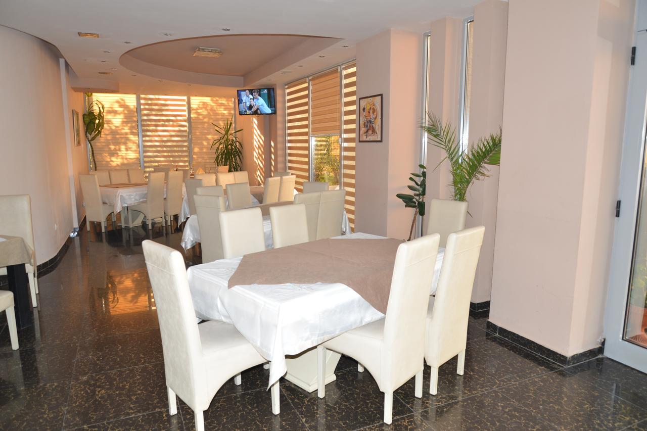 Hotel Konstantin Laplje Selo Екстер'єр фото