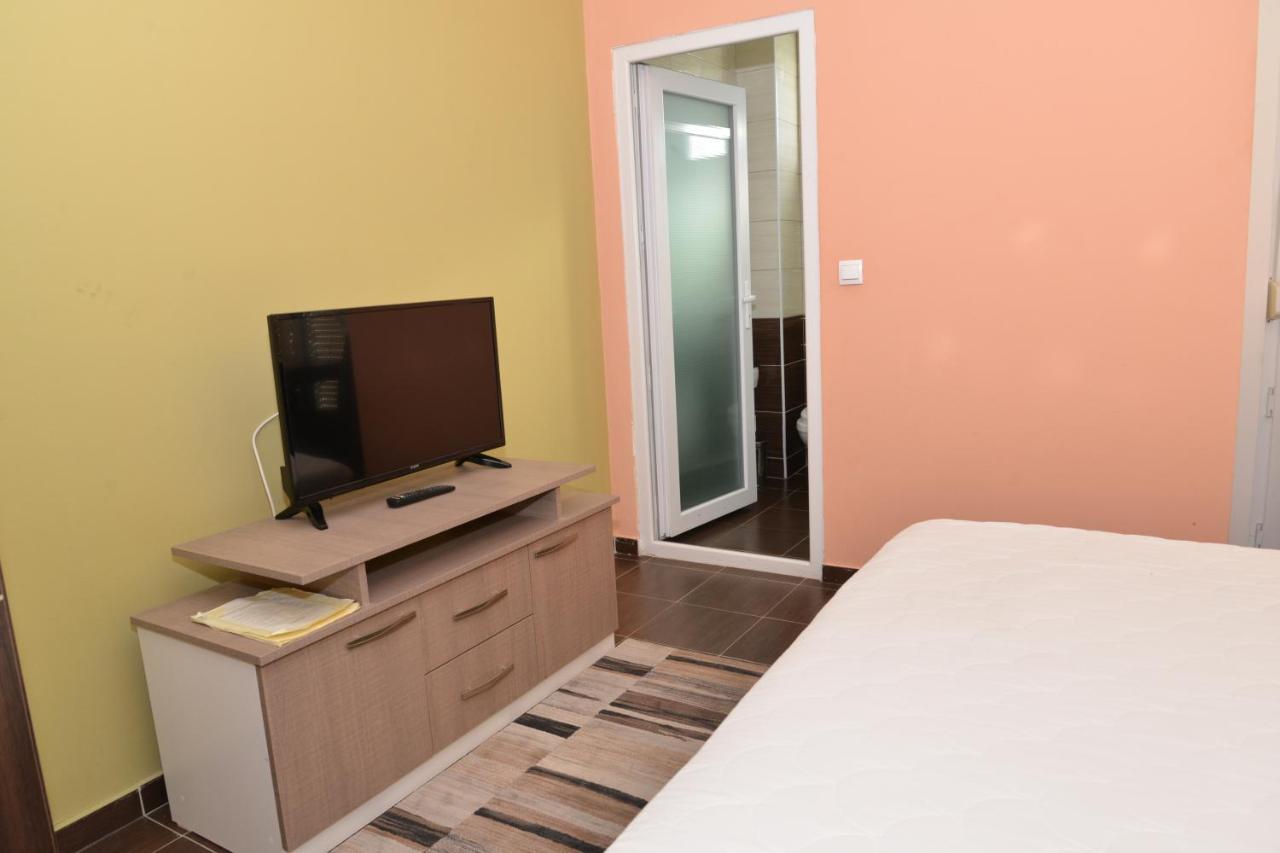 Hotel Konstantin Laplje Selo Екстер'єр фото