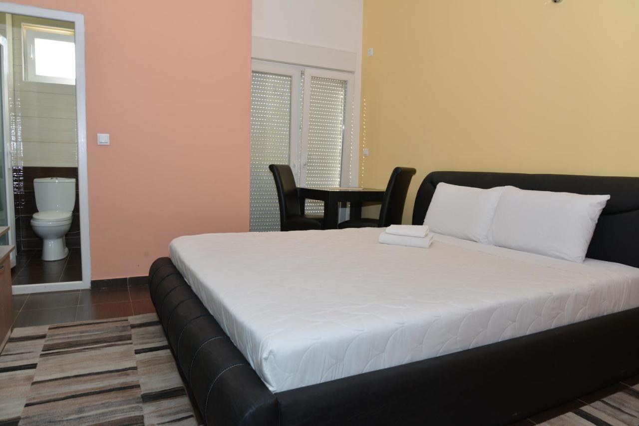 Hotel Konstantin Laplje Selo Екстер'єр фото