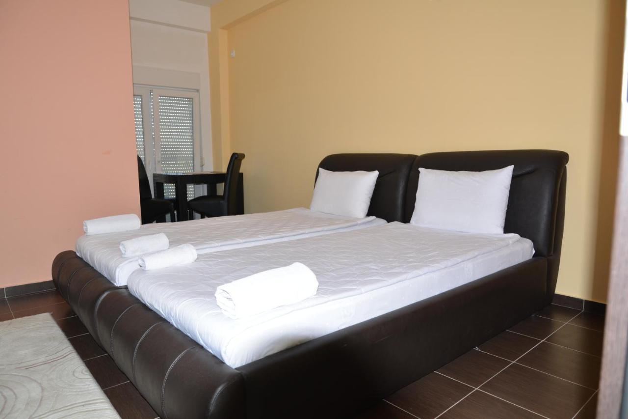 Hotel Konstantin Laplje Selo Екстер'єр фото