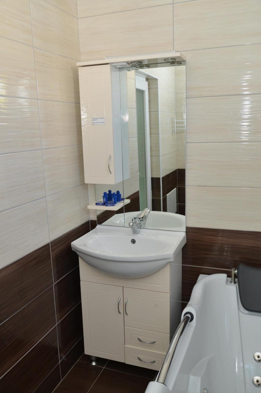Hotel Konstantin Laplje Selo Екстер'єр фото